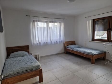 Monteurwohnung EG – nahe Werk Gendorf (Grünwald Immobilienservice GmbH) Bild 2