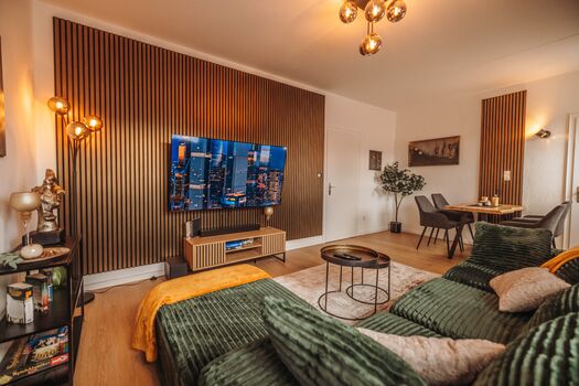 Habitania Homes | Design Apartment | 2 Betten | Balkon und Parkplatz Bild 1