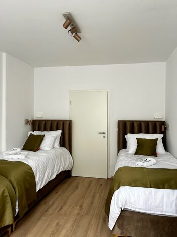 Apartmenthaus in Essen über 2 Ebenen & Garten Bild 2