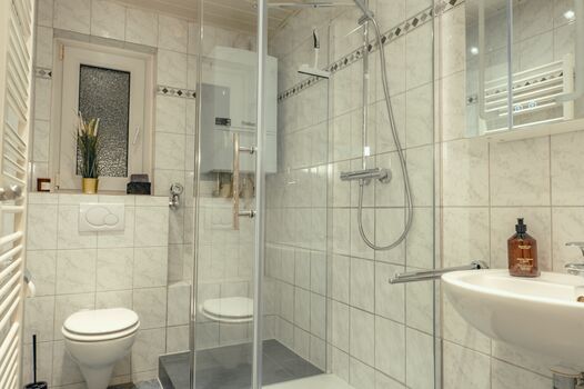 Langenhagen, 4 Schlafzimmer, Stellplatz, Anbindung A2 und A7 Bild 3