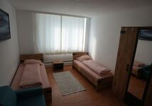 Insgesamt 44 Betten | 14 Zimmer mit 2 Betten - 1 Zimmer mit 4 Betten - 4 Zimmer mit 3 Betten