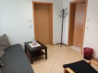 Wohnzimmer zu Zimmer 1