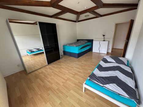 Schlafzimmer 1