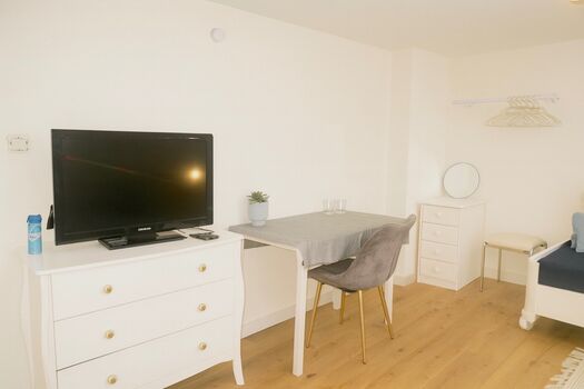 Frisch renovierte 2 Zimmer Wohnung Bild 3