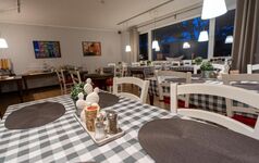 Gemeinschaftsraum mit Sitzplätzen