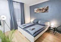 Schlafzimmer 1 mit Doppelbett / Bedroom 1