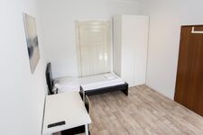 3 Zimmer mit Balkon für 6 Personen, Waschmaschine, Küche, Bad und WLan Picture 3