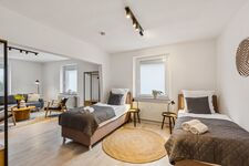 3 Wohnungen/20 Schlafplätze-Parkplatz,Küche,Garten,WLAN,TV,Wohnzimmer Bild 12