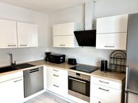 Küche mit Geschirrspüler