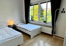 Schlafzimmer mit zwei Einzelbetten