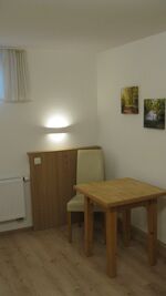 Einzelzimmer Tisch, Stuhl