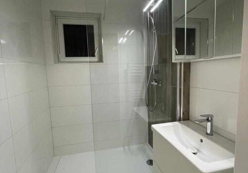 Neu 4-Zi Whg Hemmingen 3 Badezimmer, Balkonen Langfristig Bild 2