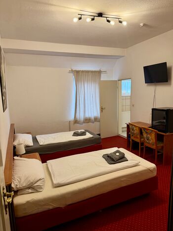 Pension Üfinger Hof – direkt am Industriegebiet Bild 3