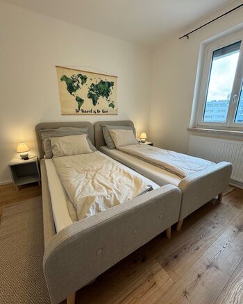 Schlafzimmer 1