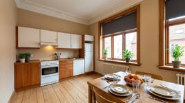 FL3 / TOMASZ-LIVING in FLENSBURG - Küche + TV Bild 1