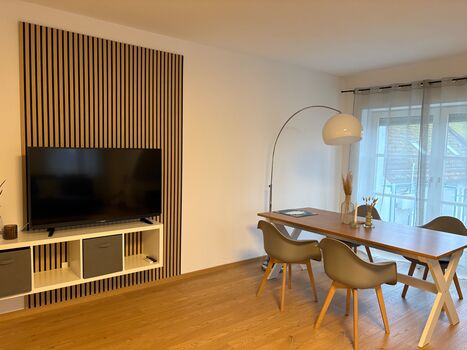 Stilvolle Fewo mit großem, modernem Wohn-Esszimmer und offen Bild 1