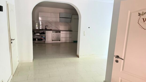 Große Wohnung mit Garten Bild 3