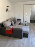 Die im Couch im Wohnzimmer kann zur schlafen umgebaut werden