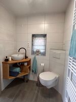 Bad mit Tageslicht WC und Regendusche