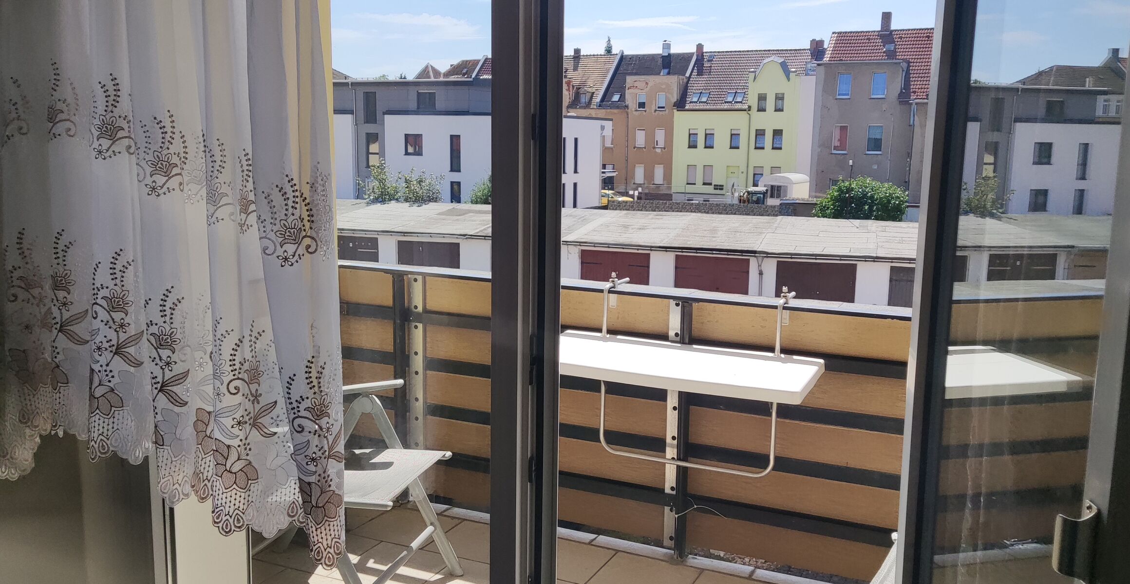 Blick vom Balkon am Wohnzimmer