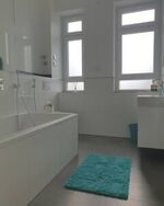 Badezimmer mit Badewanne