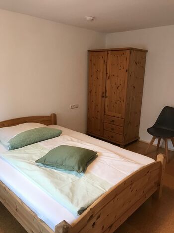 separates Schlafzimmer (mit TV)