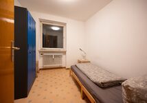 saubere geräumige Zimmer