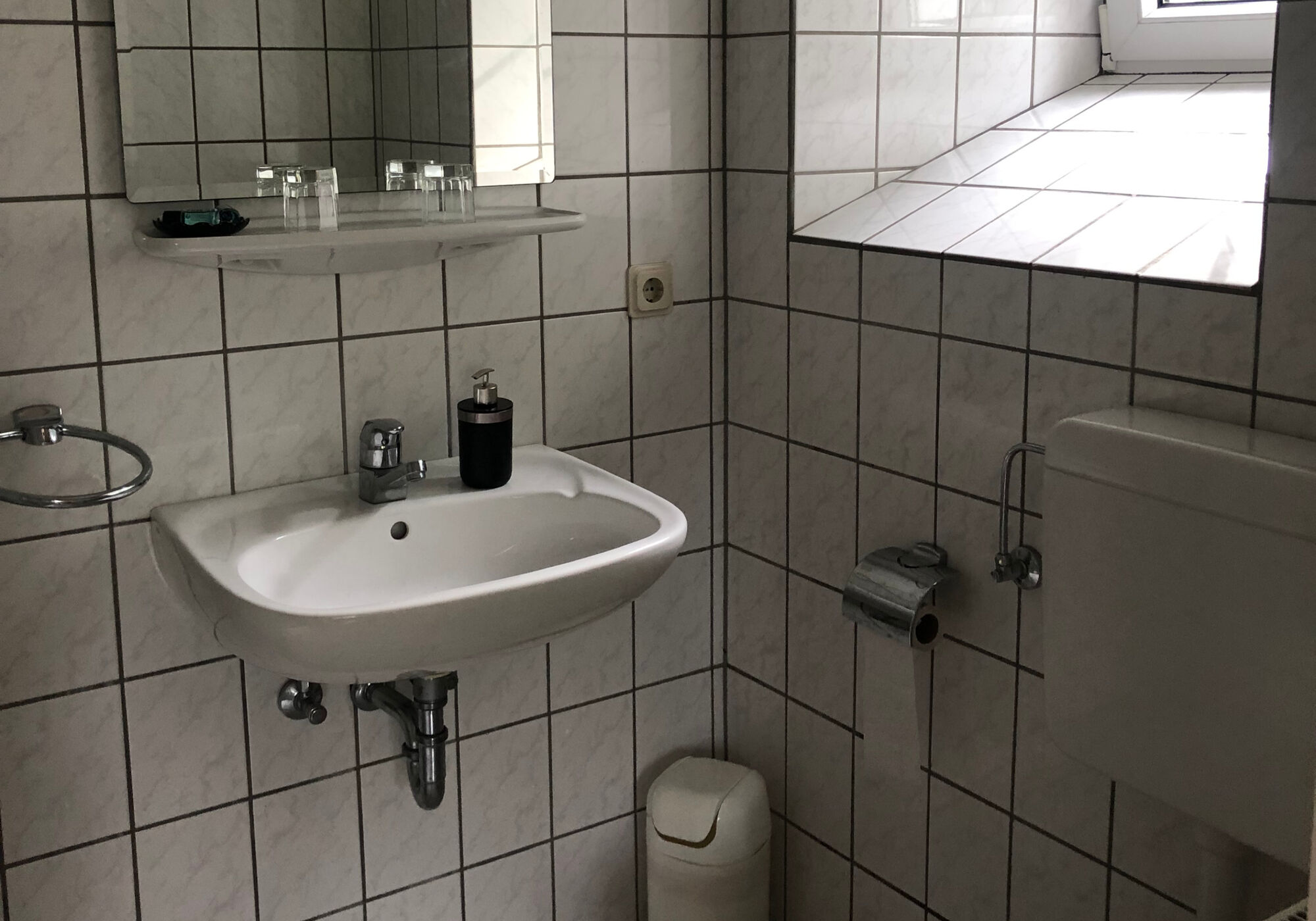 Alle Zimmer verfügen über Dusche und WC.