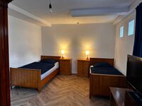 Wohnung Behringer, nahe Basel in ruhiger Wohngegend, Parkplatz am Haus. Bild 6