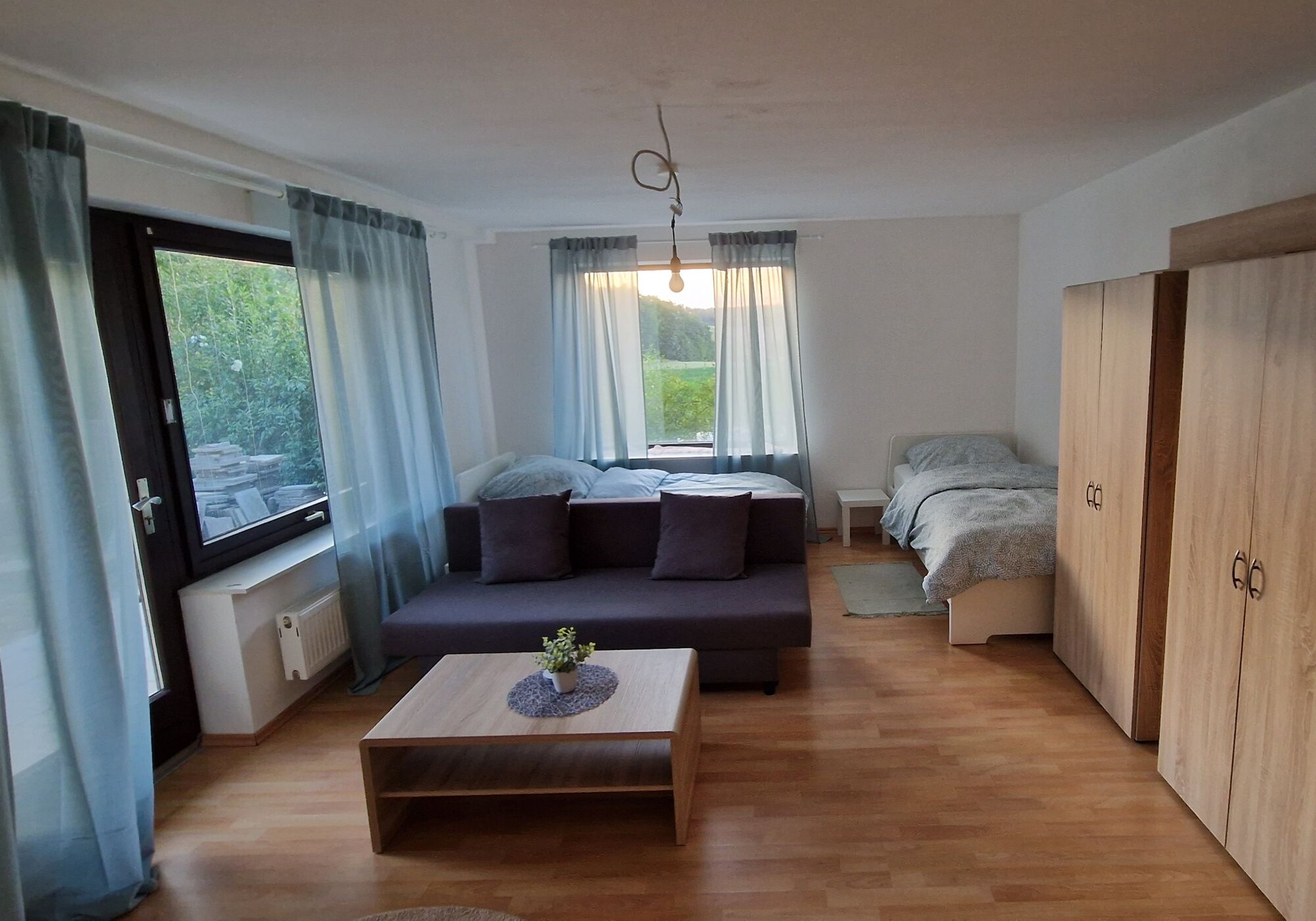 Schlafzimmer 2 (2 Betten) mit zuzätzlicher Schlafcouch + TV