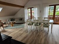 Großes Wohnzimmer mit Essbereich 