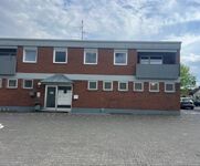 Hausansicht von hinten (Hof/Parkplatz)