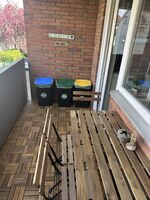 Balkon (Raucherbereich/Abfallsystem)