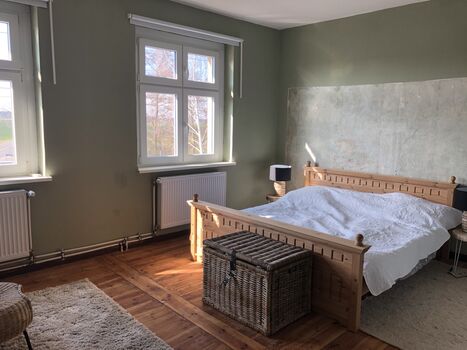 Wohnung neben Bahnhof Haltestelle mit Parkplatz Bild 4