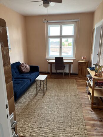 Wohnung neben Bahnhof Haltestelle mit Parkplatz Bild 5