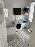 Große Wohnung neben Bahnhof Haltestelle mit Parkplatz Bild 4