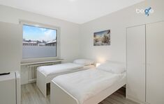 Schlafzimmer 3 mit zwei Einzelbetten, Sitzecke und Smart TV