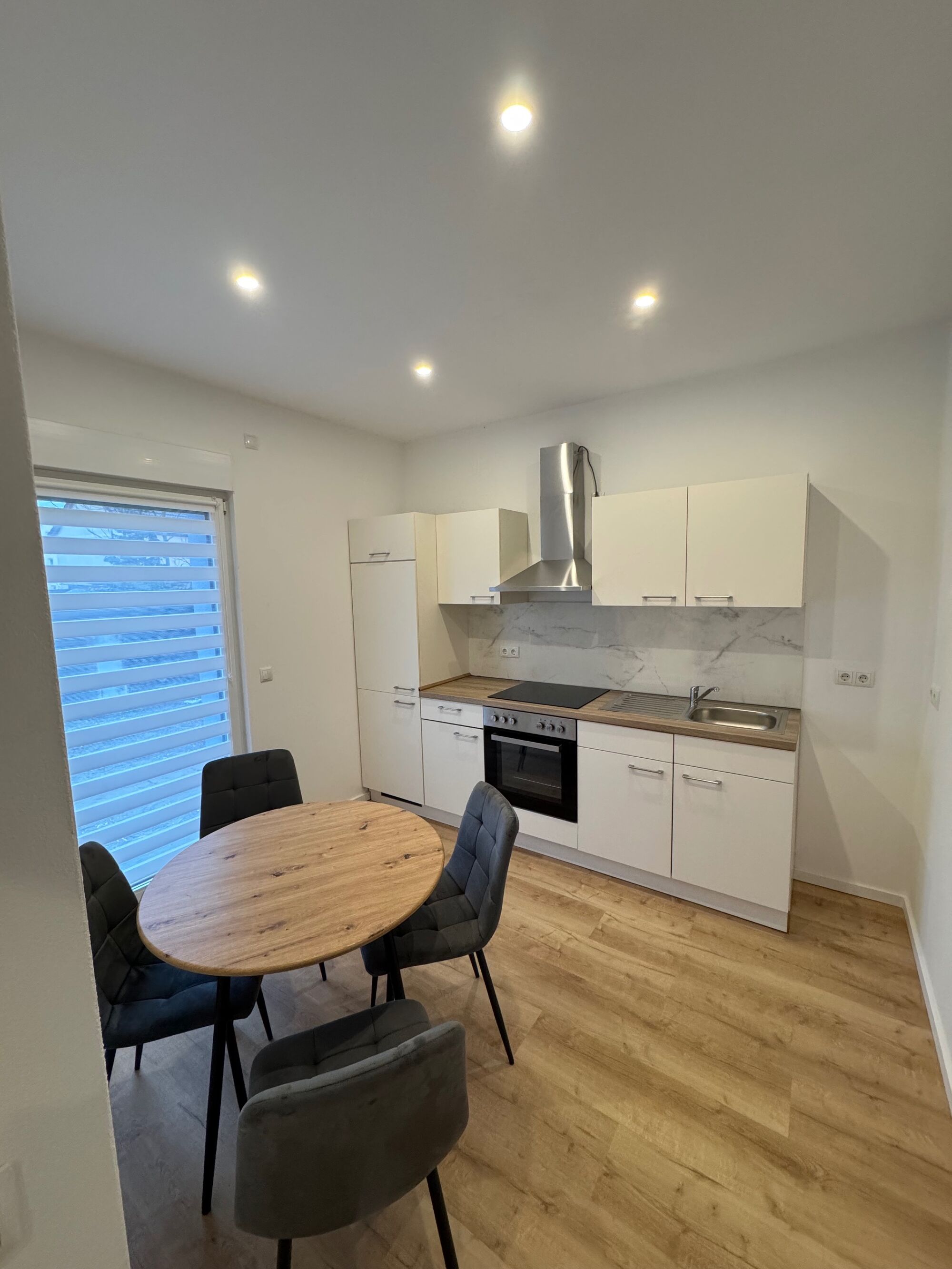 Küche nahezu identisch x2, 1 weitere im DG 