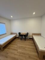 1 der insgesamt 9 Zimmer 