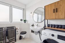 Badezimmer mit Waschtrockner