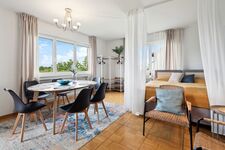 Wohn-/Esszimmer mit Schlafmöglichkeit