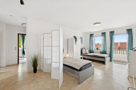 Wohnung nahe an der Autobahn mit Balkon