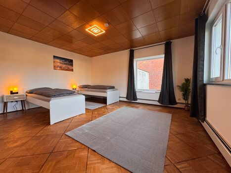 Blick von der Sitzecke im großen Zimmer 