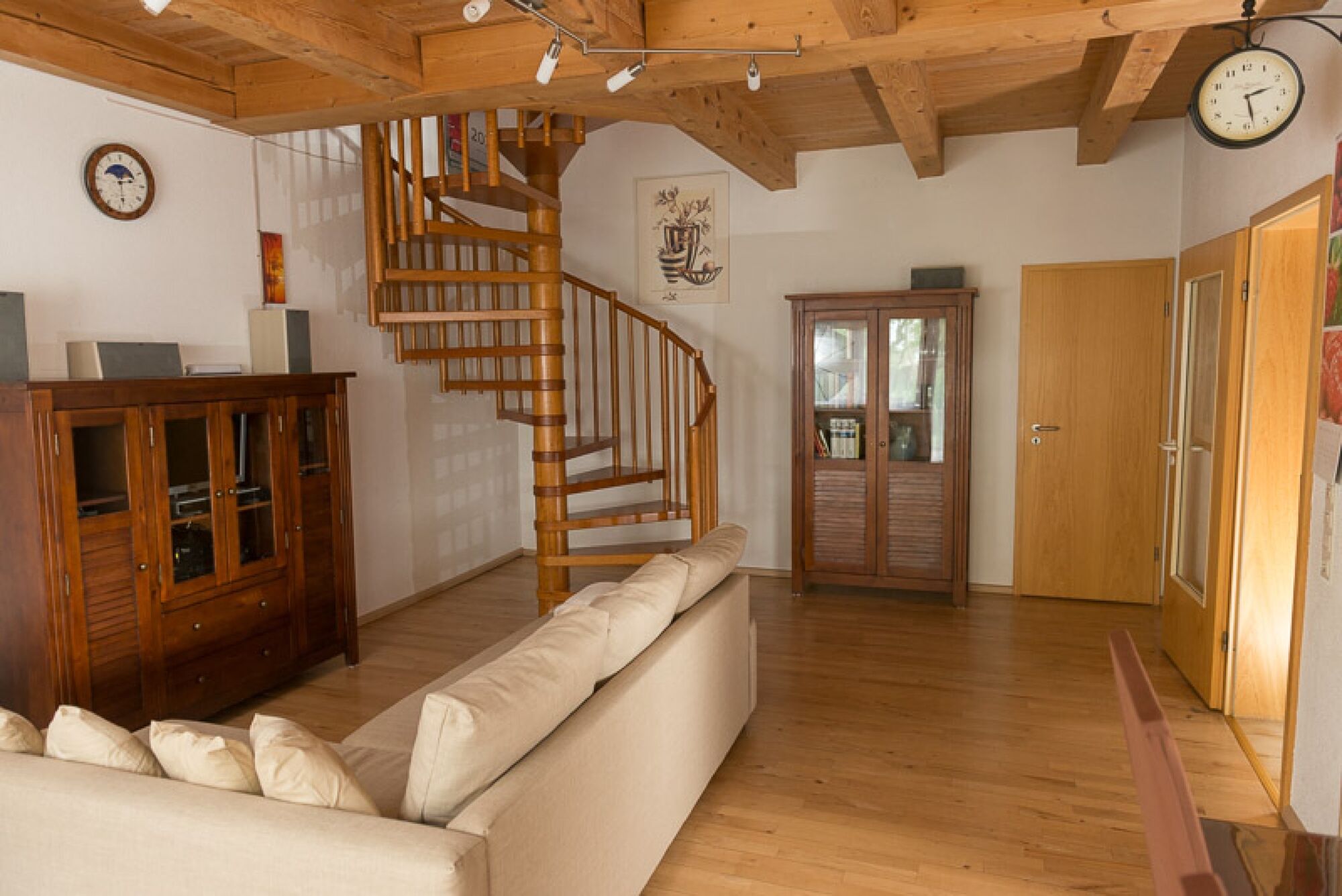 Wohnzimmer (Küche und Essecke)