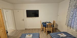 2. Bett Zimmer mit Großem Fernseher. 