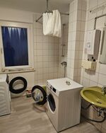 2. Badezimmer mit Dusche + Waschmaschine & Trockner 