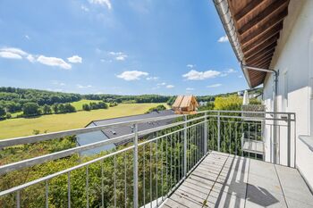Balkon und Parkplatz | Komfortable Unterkünfte in Lüdenscheid Picture 3