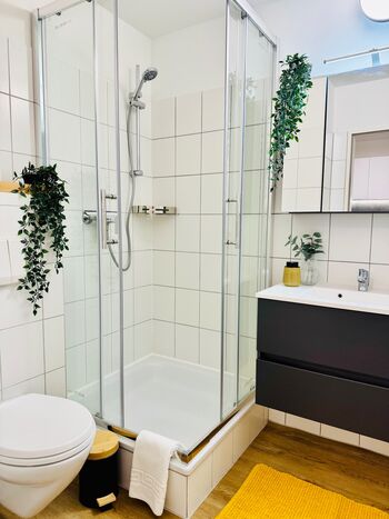 Black&Yellow Apartment Bielefeld Picture 3