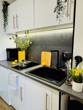 Black&Yellow Apartment Bielefeld Picture 2