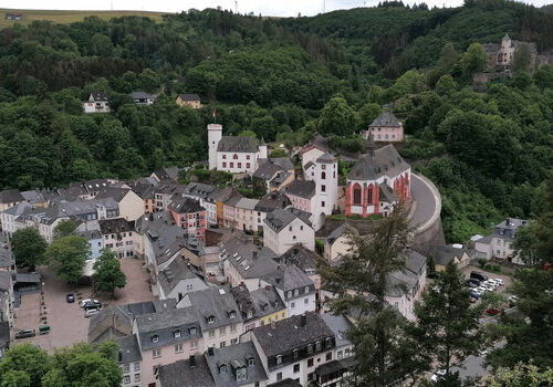 Sehr große Monteurunterkunft in Neuerburg für 